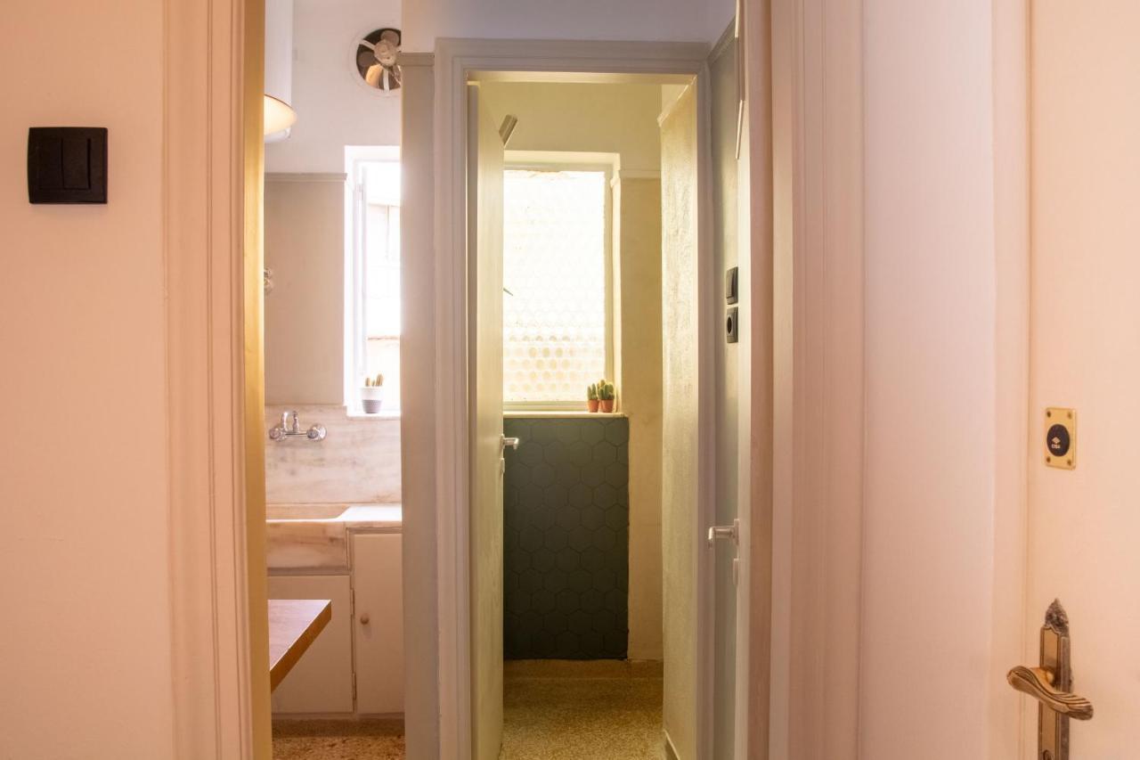 Mosaics Central Studio Apartm With Acropolis View Atenas Exterior foto