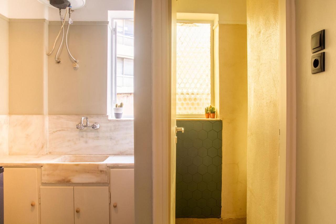 Mosaics Central Studio Apartm With Acropolis View Atenas Exterior foto