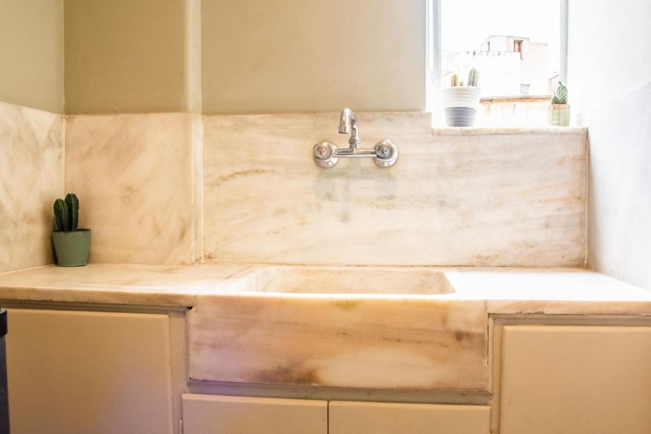 Mosaics Central Studio Apartm With Acropolis View Atenas Exterior foto